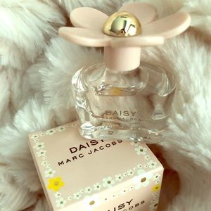 Daisy by Marc jacobs